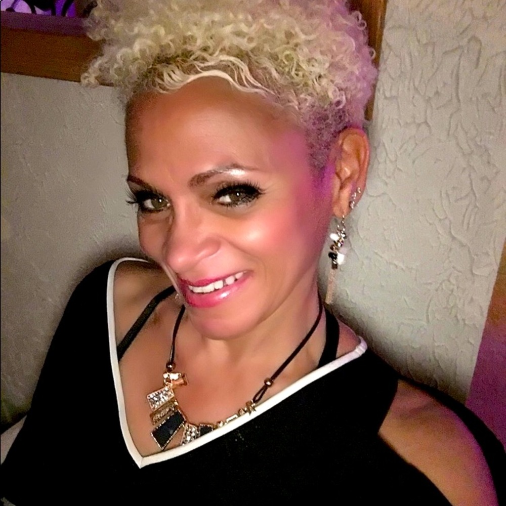 Meet your Posher, Carla